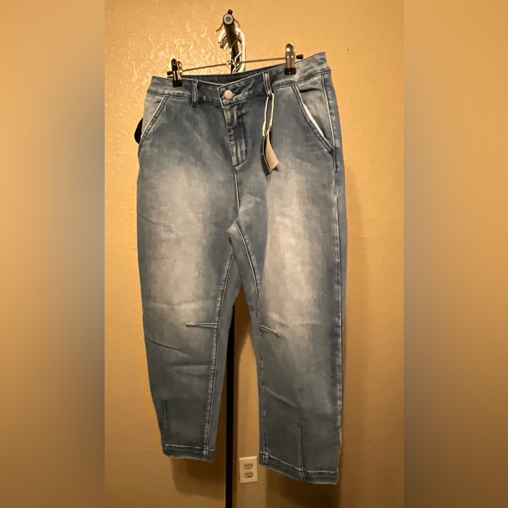 Cropped Women's Light Blue Washed Jeans - Casual Ankle Fit